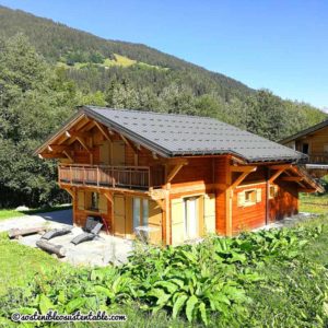 Casa de fusta a la muntanya es arquitectura sostenible