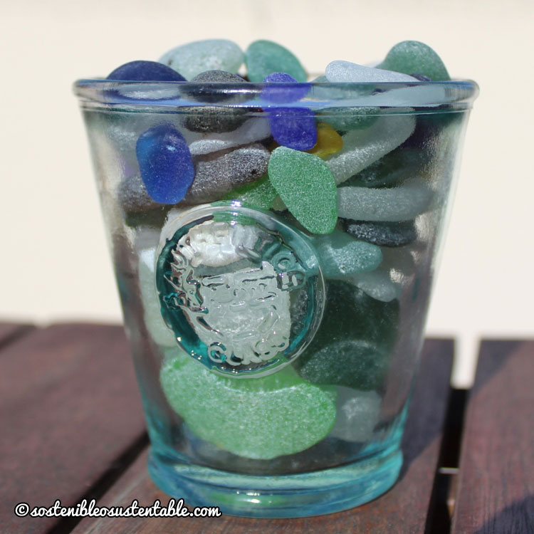 Vaso de vidrio reciclado con cristales de mar